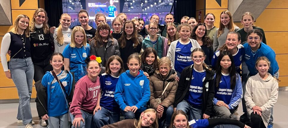 Weibliche Jugend besucht deutsches Frauen WM Vorrundenspiel in Stuttgart