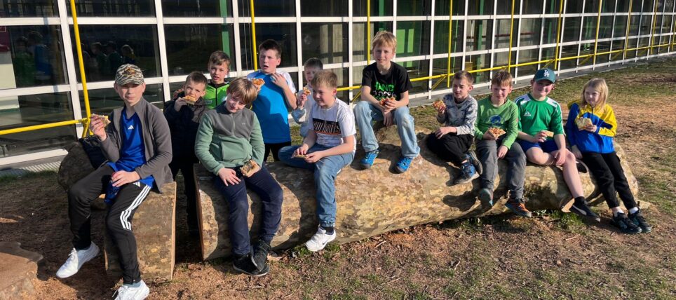 Männliche E-Jugend: Saisonabschluss mit Pizza